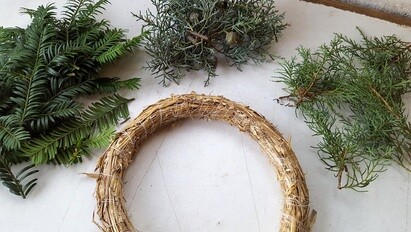 How to make a Christmas wreath