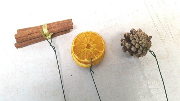 How to make a Christmas wreath How to make a Christmas wreath